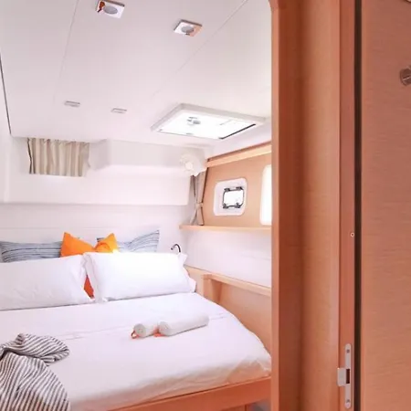 Catamarano Nemo45 보트호텔 *