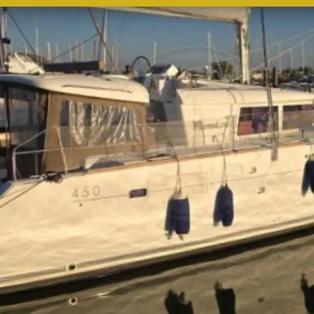 보트호텔 Catamarano Nemo45