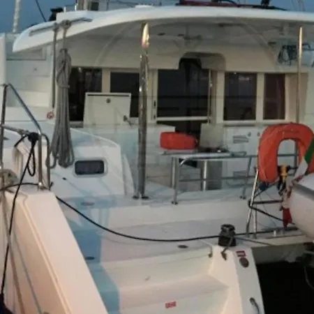 보트호텔 Catamarano Nemo45 *